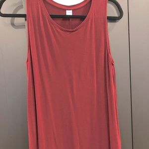 2 sleeveless tops size large